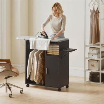 Mobile Asse da Stiro con Piano d'Appoggio Effetto Lino, 3 Ripiani a Cubo e Guida, 127x42.5x99 cm, Nero