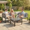 Set da Giardino 3pz con Divano Angolare 4 Posti e Tavolino a Doghe, in Metallo e Poliestere Grigio