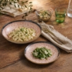 MA MAISON SERVIZIO PIATTI 18 PEZZI STILE ASTRATTO ROSA 6 FONDI - 6 PANI - 6 DA DESSERT PER LAVASTOVIGLIE E MICROONDE 6 PERSONE