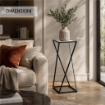 TAVOLINO A COLONNA CON STRUTTURA IN METALLO NERO E TOP IN MDF EFFETTO MARMO BIANCO MISURE: 25X50CM