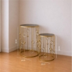 2 TAVOLINI TONDI METALLO COLOR ORO E TOP IN VETRO MISURE 38X55CM/ 33X50CM