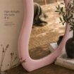 SPECCHIO ONDA IN VELLUTO ROSA CON PIEDE E GANCI PER APPENDER EMISURE: 60X160 CM