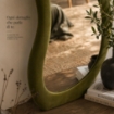 SPECCHIO ONDA IN VELLUTO VERDE CON PIEDE E GANCI PER APPENDERE MISURE: 60X160 CM