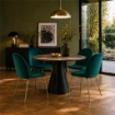 POLTRONA IN VELLUTO VERDE CON PIEDI IN METALLO COLOR ORO DIMENSIONI 58X50X78 CM