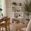 LIBRERIA CUBICA IN LEGNO BIANCO CON 3 RIPIANI SFALSATI DIMENSIONI  70X24X96 CM