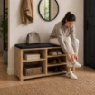 SCARPIERA IN MDF ROVERE CON RIPIANI E SEDUTA IN SIMIL PELLE NERA MISURE: 80X230X47 CM