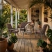 SET SALOTTO DA GIARDINO CON DIVANO, 2 POLTRONE + TAVOLINO IN LEGNO GRIGIO OLMO E TESSUTO COLORE TORTORA