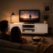 MOBILE TV IN MDF COLOR BIANCO LEGNO CON DUE ANTE E DUE RIPIANI MISURE: 140X38X44CM