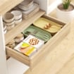 MOBILETTO PER MICROONDE IN LEGNO CON MENSOLA, RIPIANO APERTO, CASSETTO E ARMADIETTO, 60X40X131 CM, BIANCO