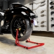 CAVALLETTO PER MOTO CON CAPACITÀ DI 544 KG, FORCELLE REGOLABILI A U E L, ROTELLE E CUSCINETTI ANTISCIVOLO, ROSSO
