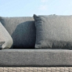 DIVANO ECUADOR DA GIARDINO CON POUF IN WICKER GRIGIO