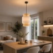LAMPADARIO A SOSPENSIONE STILE INDUSTRIAL CON PARALUME EFFETTO LINO CREMA E BIANCO Ø30 X H44 CM