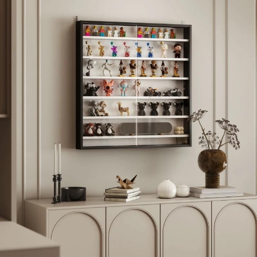 BACHECA PORTAOGGETTI A 5 RIPIANI REGOLABILI IN LEGNO CON ANTE IN VETRO, 80X9.5X83 CM, BIANCO E NERO
