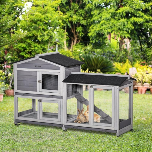 CONIGLIERA A 2 LIVELLI CON RETE PROTETTIVA E ROTELLE IN LEGNO E METALLO 157.4X53X99.5 CM GRIGIO